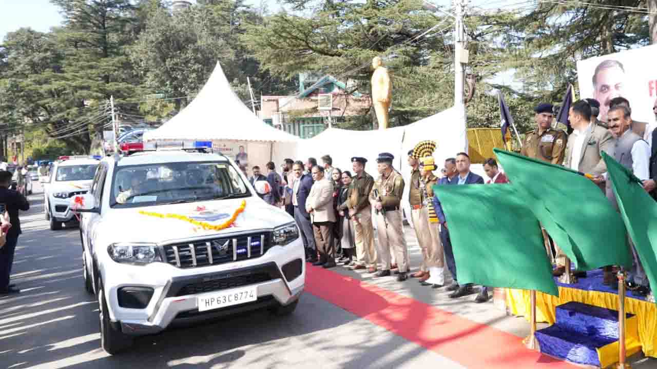 Himachal Police होगी अत्याधुनिक सुविधाओं से लैस, सीएम सुक्खू ने दिखाई 66 पैट्रोलिंग वाहनों को हरी झंडी