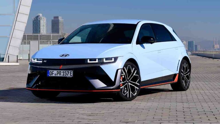 Hyundai Ioniq Discount: हुंडई की इस बड़ी गाड़ी पर नवंबर के महीने में मिल रहा शानदार डिस्काउंट ऑफर