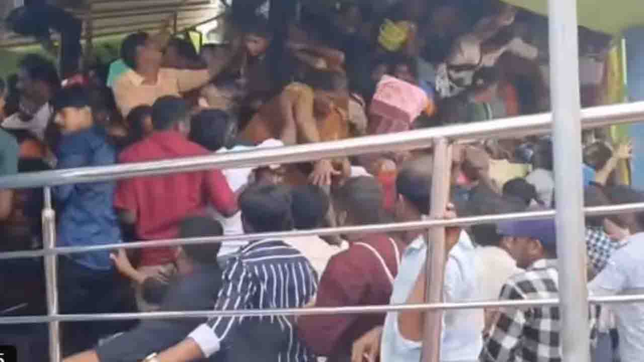 Venkateswara Temple Stampede: आंध्र मंदिर हादसे में पहली गिरफ्तारी, हादसे में 10 लोगों की हुई थी मौत