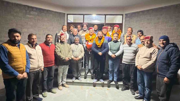 Solan News: सोलन फेडरेशन चुनाव में धर्मपुर जोन से जीते उम्मीदवारों का पूर्व मंत्री डॉ. राजीव सैजल ने किया जोरदार स्वागत