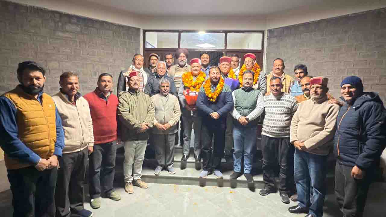 Solan News: सोलन फेडरेशन चुनाव में धर्मपुर जोन से जीते उम्मीदवारों का पूर्व मंत्री डॉ. राजीव सैजल ने किया जोरदार स्वागत