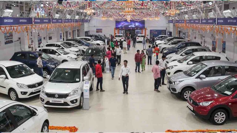 Car Sales: अक्टूबर में कारों की रिकॉर्ड बिक्री, दिवाली और जीएसटी कटौती ने दिखा जादू