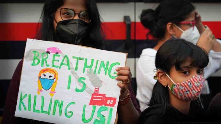 Delhi AQI: दिल्ली की हवा बहुत 'गंभीर' स्तर पर, एक्यूआई 452 तक पहुंचा