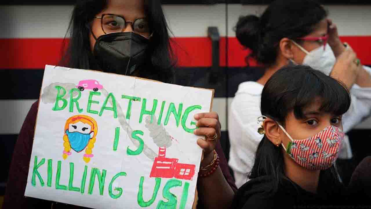 Delhi AQI: दिल्ली की हवा बहुत 'गंभीर' स्तर पर, एक्यूआई 452 तक पहुंचा