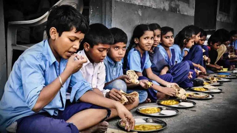 Himachal News: हिमाचल के सरकारी स्कूलों में मिड-डे मील के तहत बच्चों को आलू परोसने पर होगी कार्रवाई..!