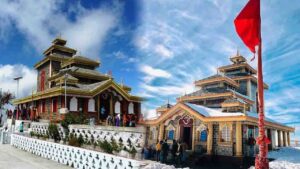 Surkanda Devi Temple: हिमालय की गोद में बसी है शक्ति की देवी, जहाँ थकान भी भक्ति में बदल जाती है..