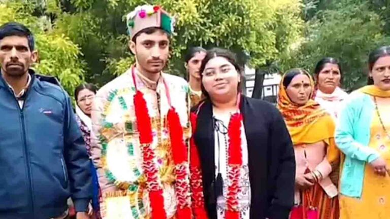Chamba Viral Wedding: हिमाचली छोकरे मोनू ने बांग्लादेशी हसीना महजवीन संग लिए 7 फेरे, दिल्ली में मिले थे दोनों के दिल..!