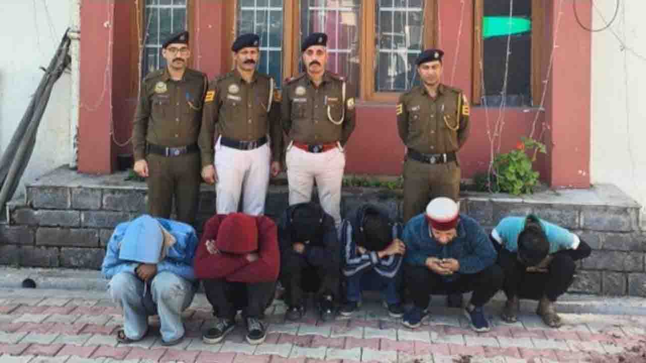 Solan News: चिट्टे के साथ पकड़े गए गेस्ट हाउस में ठहरे ये आरोपी, एक आरोपी पर 51 आपराधिक मामले