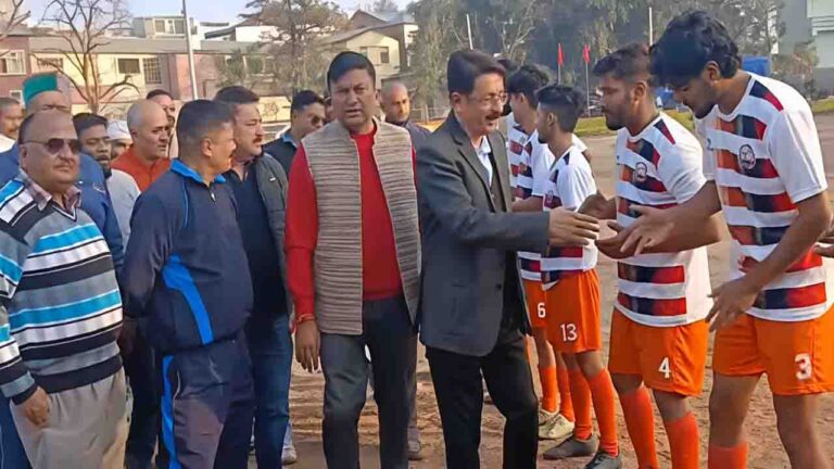 Football Championship: पहले दिन ऊना, शिमला और सोलन की शानदार जीत, कांग्रेसी नेता रूपेंद्र ठाकुर ने किया शुभारंभ