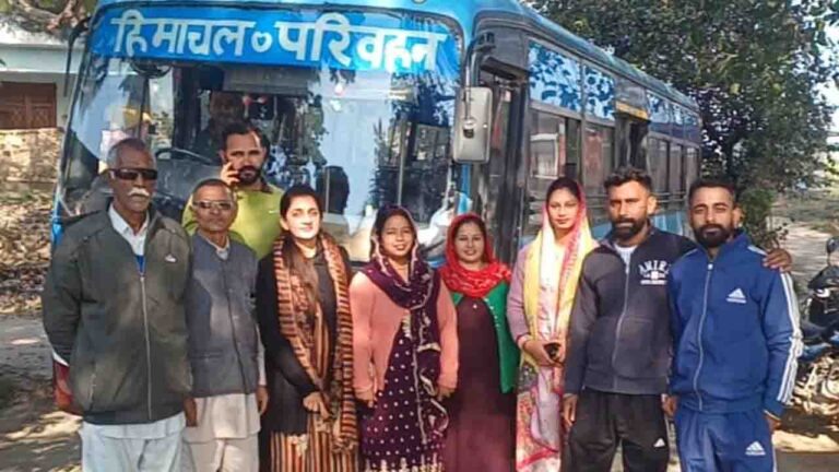 Kangra News: जसूर-पंजरोड रूट पर फिर दिखी बस की रौनक, कोरोना काल से बंद पड़ी सरकारी सेवा हुई बहाल"