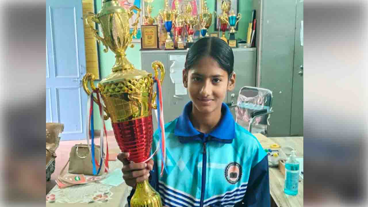 Sirmour News: मनीषा करेगी हैंडबॉल में हिमाचल का प्रतिनिधित्व, चितोड़गढ़ मे दिखाएगी अपनी प्रतिभा