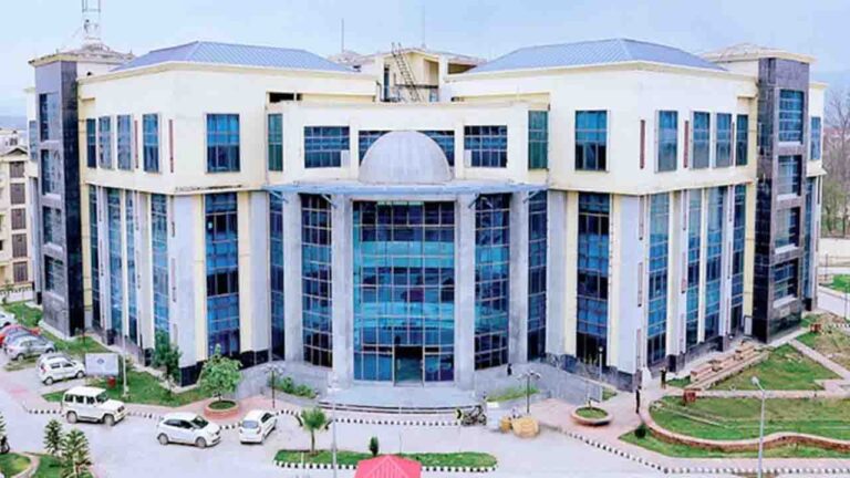 Mandi News: नेरचौक मेडिकल कॉलेज में रैगिंग मामले में सीनियर्स निलंबित, जूनियर पर भी लगा जुर्माना!