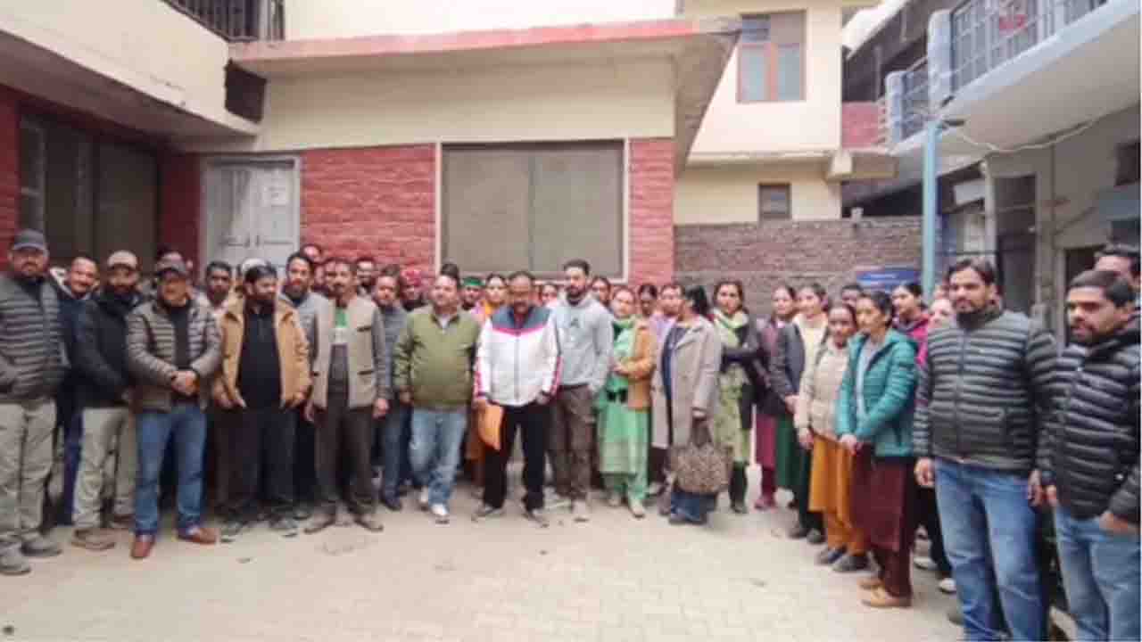 Kullu News: पटवारी से मारपीट के विरोध में हड़ताल पर पटवारी-कानूनगो, राजस्व कार्य ठप,