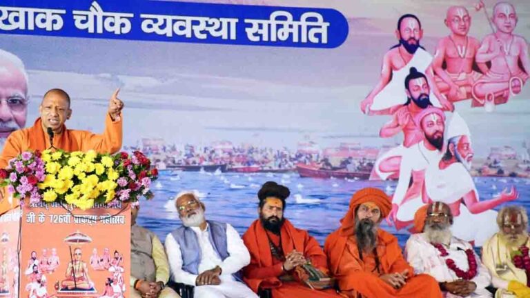 सीएम Yogi Adityanath की चेतावनी,जाति-धर्म के नाम पर बंटवारा बांग्लादेश जैसा विनाश लाएगा!