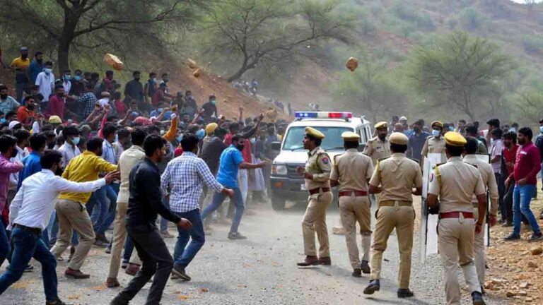 Chamba News: चंबा में पुलिस पर भीड़ का हमला, चरस तस्कर छुड़ाया गया, दो घंटे बाद फिर पकड़ा गया