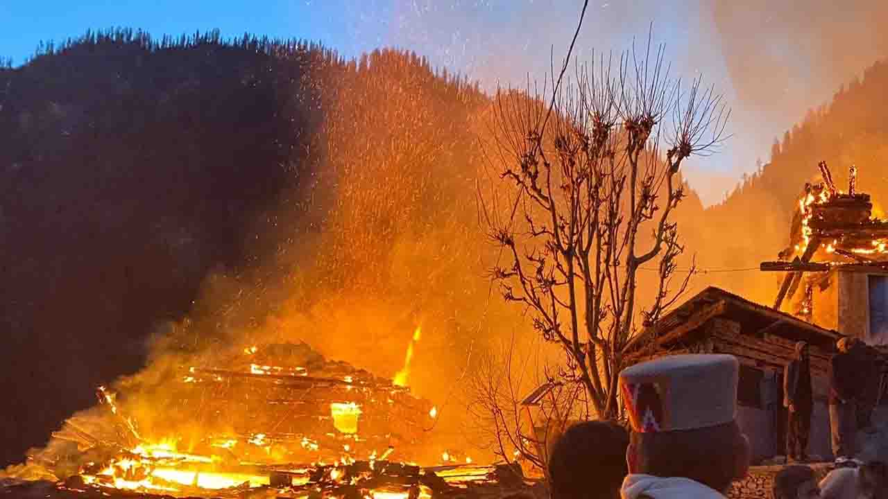 Mandi: सुंदरनगर में रसोईघर की आग बनी मौत का कारण, 85 वर्षीय महिला की जिंदा जलकर मौत