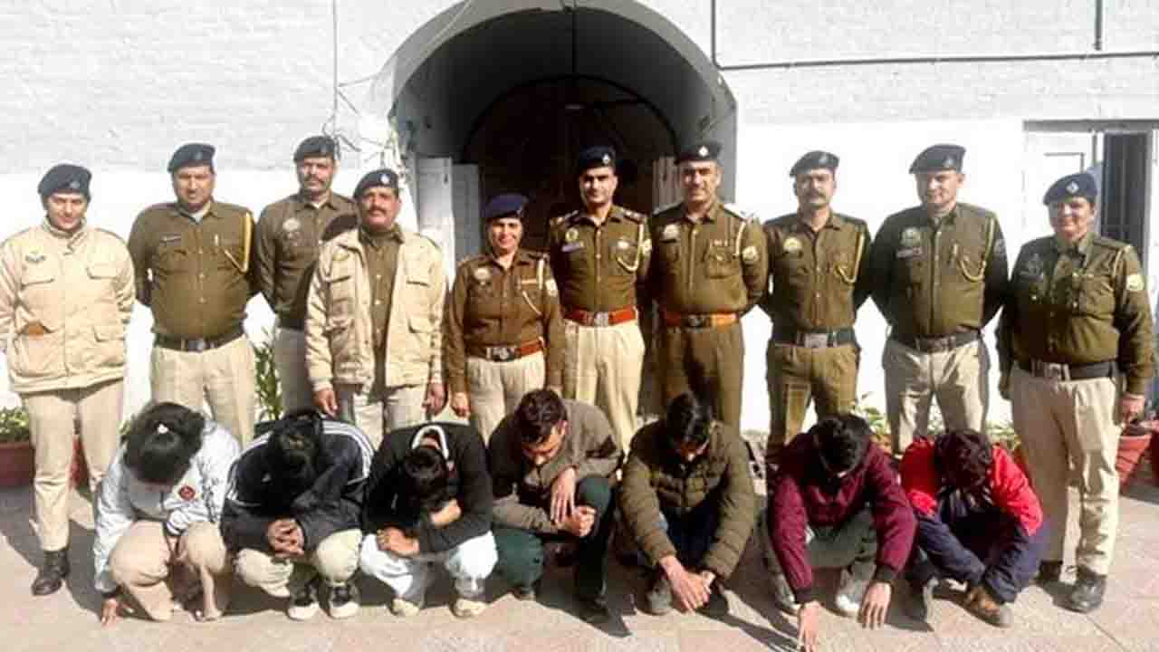 Hamirpur News: हमीरपुर में चिट्टा तस्करी पर पुलिस की बड़ी कार्रवाई, सात आरोपी दबोचे