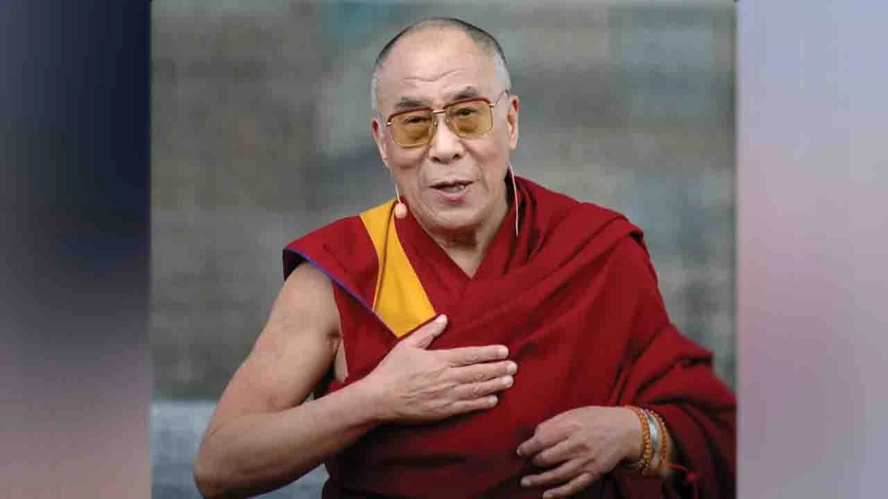 Epstein Files: दलाई लामा का नाम एपस्टीन फाइल्स में? कार्यालय ने साफ कहा- पूरी तरह झूठ