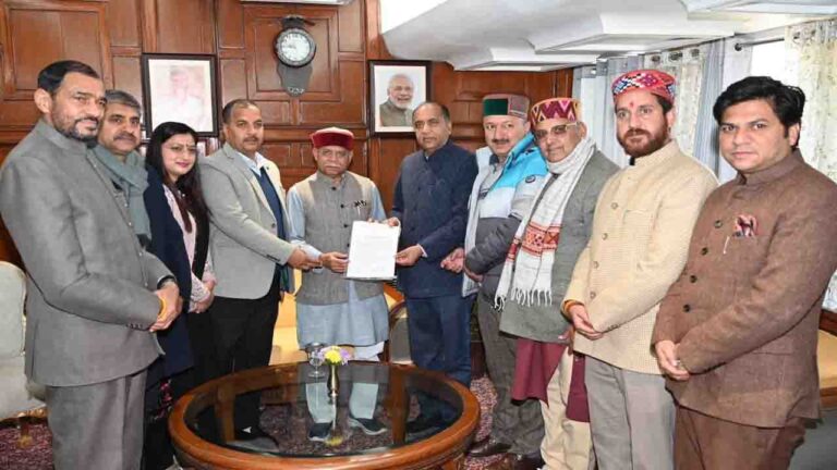 Himachal: भाजपा विधायक दल ने राज्यपाल को सौंपा ज्ञापन, कहा- विधायक निधि और विकास प्राथमिकताएं तुरंत जारी हों