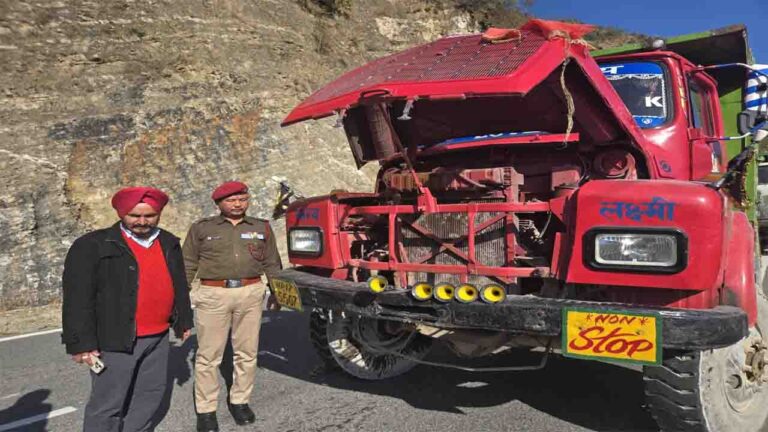 Sirmour News: दर्दनाक हादसा, मंदिर से घर लौट रही महिला ट्रक ने कुचली, गई जान