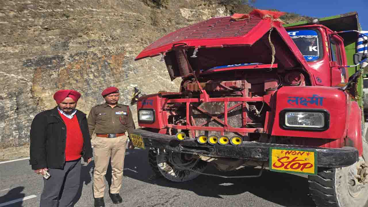 Sirmour News: दर्दनाक हादसा, मंदिर से घर लौट रही महिला ट्रक ने कुचली, गई जान