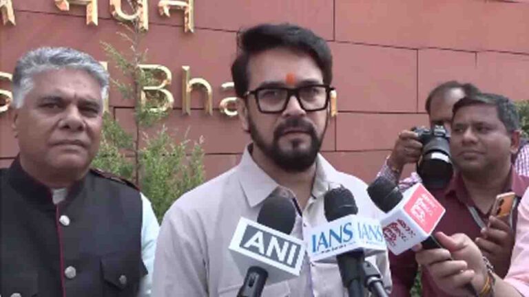 अनुराग ठाकुर का तंज - हिमाचल में राहुल-प्रियंका का “खटाखट मॉडल” बना “खटारा मॉडल”, पेट्रोल-डीजल महंगे कर जनता पर ₹1000 करोड़ का बोझ