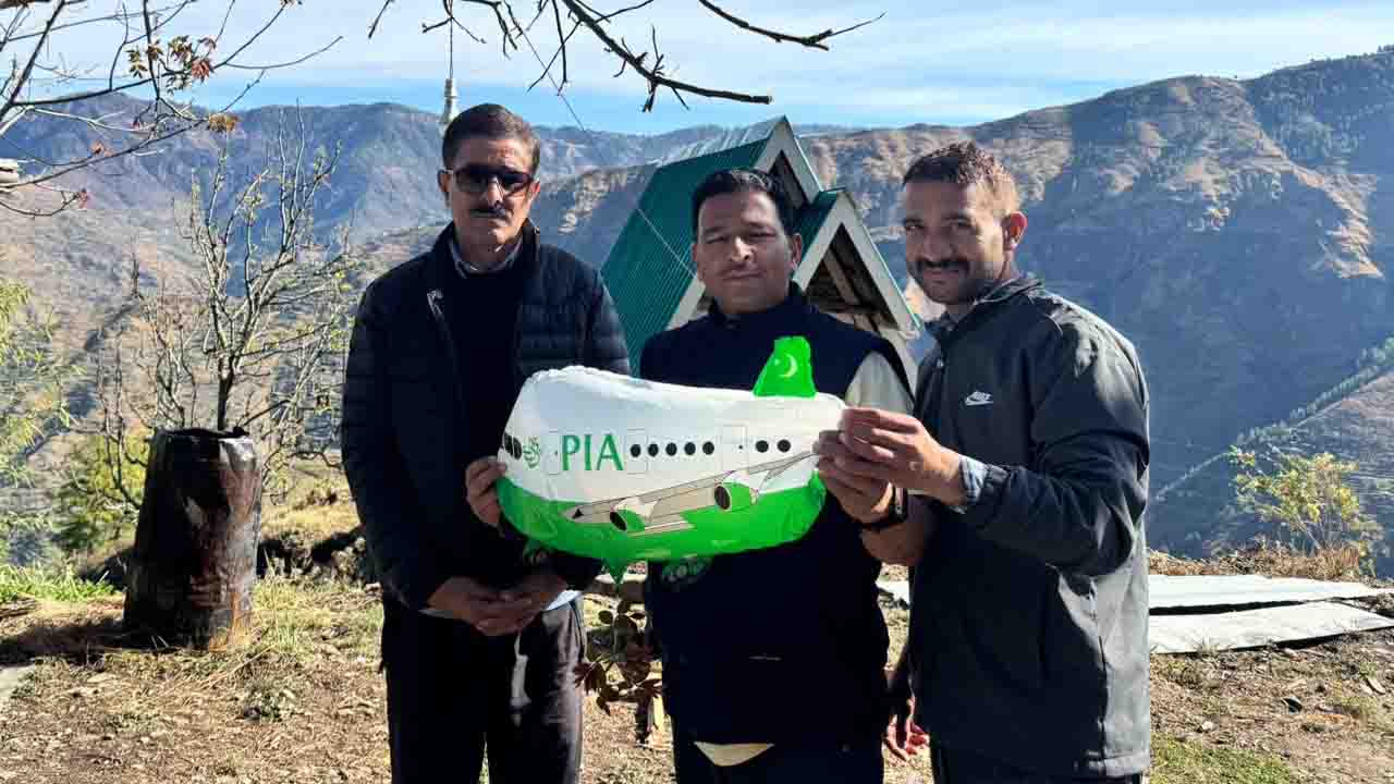 Pakistani balloon in Sirmaur: सिरमौर में मिला पाकिस्तानी गुब्बारा, मचा हड़कंप! मौके पर पहुंची पुलिस