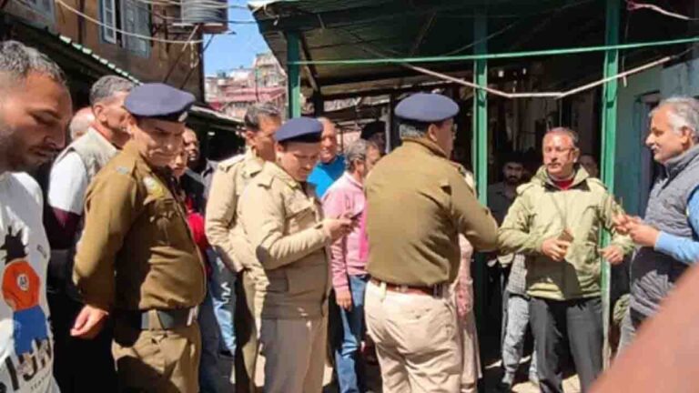 Shimla News: शिमला की सब्जी मंडी में दुकान के कब्जे को लेकर भारी हंगामा, हिंदू-मुस्लिम पक्ष भिड़े