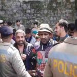 Shimla News: दृष्टिबाधितों की सीएम आवास को घेरने की कोशिश, प्रदर्शनकारियों ने SDM ओशीन शर्मा से बात करने से किया इनकार