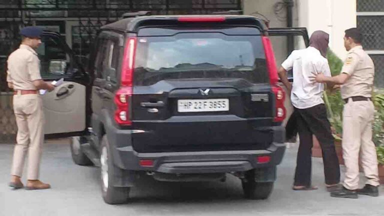 Fake currency racket Himachal Pradesh: हमीरपुर में जाली नोट गिरोह का पर्दाफाश, पंजाब के दो शातिर ठग पुलिस की गिरफ्त में