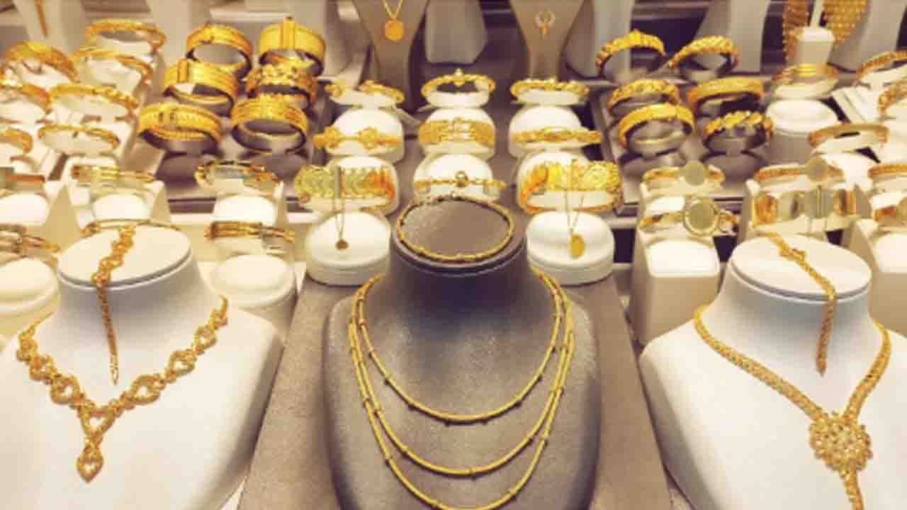 Gold Jewellery Stocks India: ज्वैलरी स्टॉक्स पर रहेगी नजर, टाइटन और सेन्को गोल्ड के Q4 अपडेट ने बढ़ाई हलचल