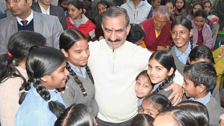 HP Govt School CBSE Fee Cut: CM सुक्खू का बड़ा फैसला, कम होगी CBSE स्कूलों की पढ़ाई का बोझ