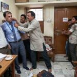 Hamirpur News: लोन रिकवरी के लिए गए बैंक मैनेजर और कर्मचारी को घर में बंधक बनाकर पीटा, आरोपी के खिलाफ मामला दर्ज