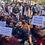 Kangra Transport Strike: कांगड़ा में थमे कमर्शियल वाहनों के पहिये-ऑटोमेटेड टेस्टिंग के विरोध में सड़कों पर उतरे ऑपरेटर, स्कूल और सप्लाई चेन प्रभावित