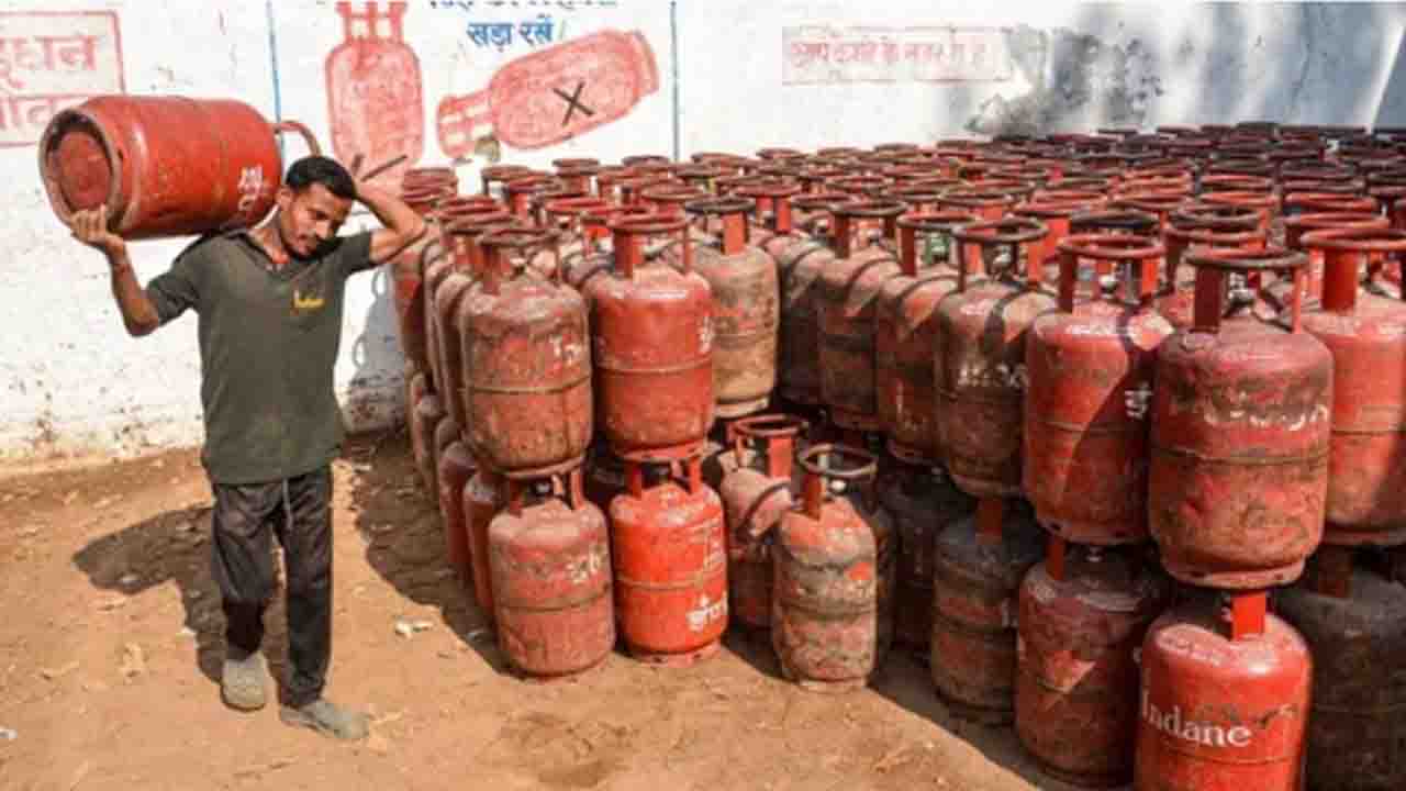 LPG सिलेंडर बुकिंग - वेटिंग पीरियड हुआ खत्म, घर बैठे अब जल्दी मिलेगा गैस कनेक्शन