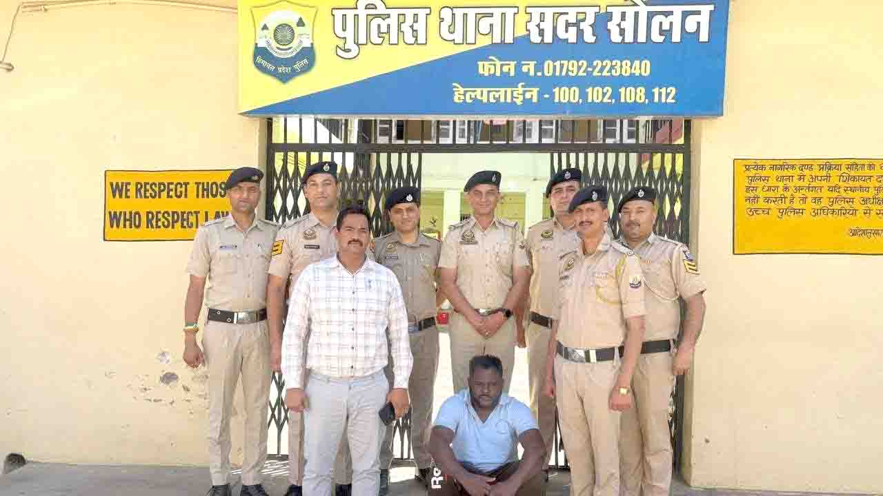 Solan News: सोलन पुलिस ने नशा तस्करी मामले में दिल्ली के द्वारका से नाइजीरियाई तस्कर किया गिरफ्तार