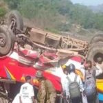 ब्रेकिंग न्यूज़! जम्मू-कश्मीर के उधमपुर में खाई में गिरी बस, शुरुवाती जानकारी में 14 लोगों की मौत, 18 लोग घायल