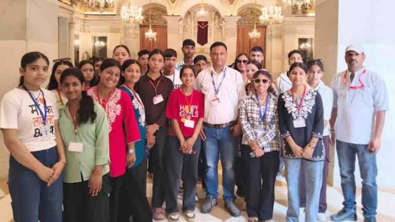 Chamba News: चंबा के 'चिल्ड्रन ऑफ द स्टेट' ने दिल्ली में देखा लोकतंत्र का वैभव, राष्ट्रपति भवन में चंबा रूमाल देख गर्व से चौड़े हुए सीने