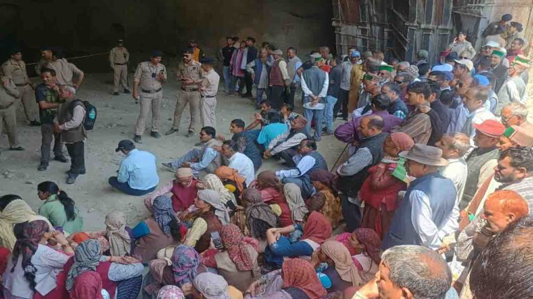 Luhri Hydro Project Compensation: लुहरी हाइड्रो प्रोजेक्ट से प्रभावित किसानों ने खोला मोर्चा, मुआवजा और रोजगार न मिलने से भड़के लोग