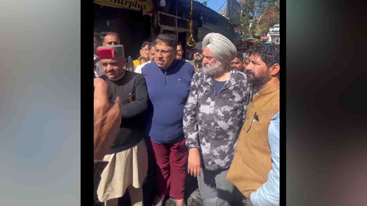 Local MLA Vinod Sultanpuri and former Minister Rajiv Saizal