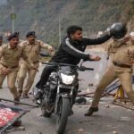 Sirmour Police: नाका तोड़ भाग रहे बाइक सवार ने सिपाही को हेलमेट मारकर किया घायल