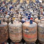 LPG Price News: कमर्शियल गैस सिलेंडर की कीमतों में भारी उछाल, अब चुकानी होगी इतनी बड़ी कीमत