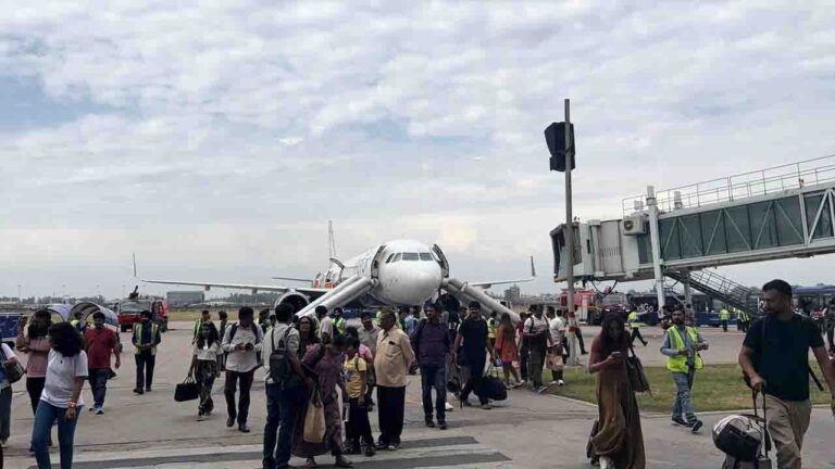 Indigo Flight Fire: चंडीगढ़ एयरपोर्ट पर इंडिगो की फ्लाइट में पावर बैंक में आग लगने से मचा हडकंप, यात्रियों को सुरक्षित निकाला गया