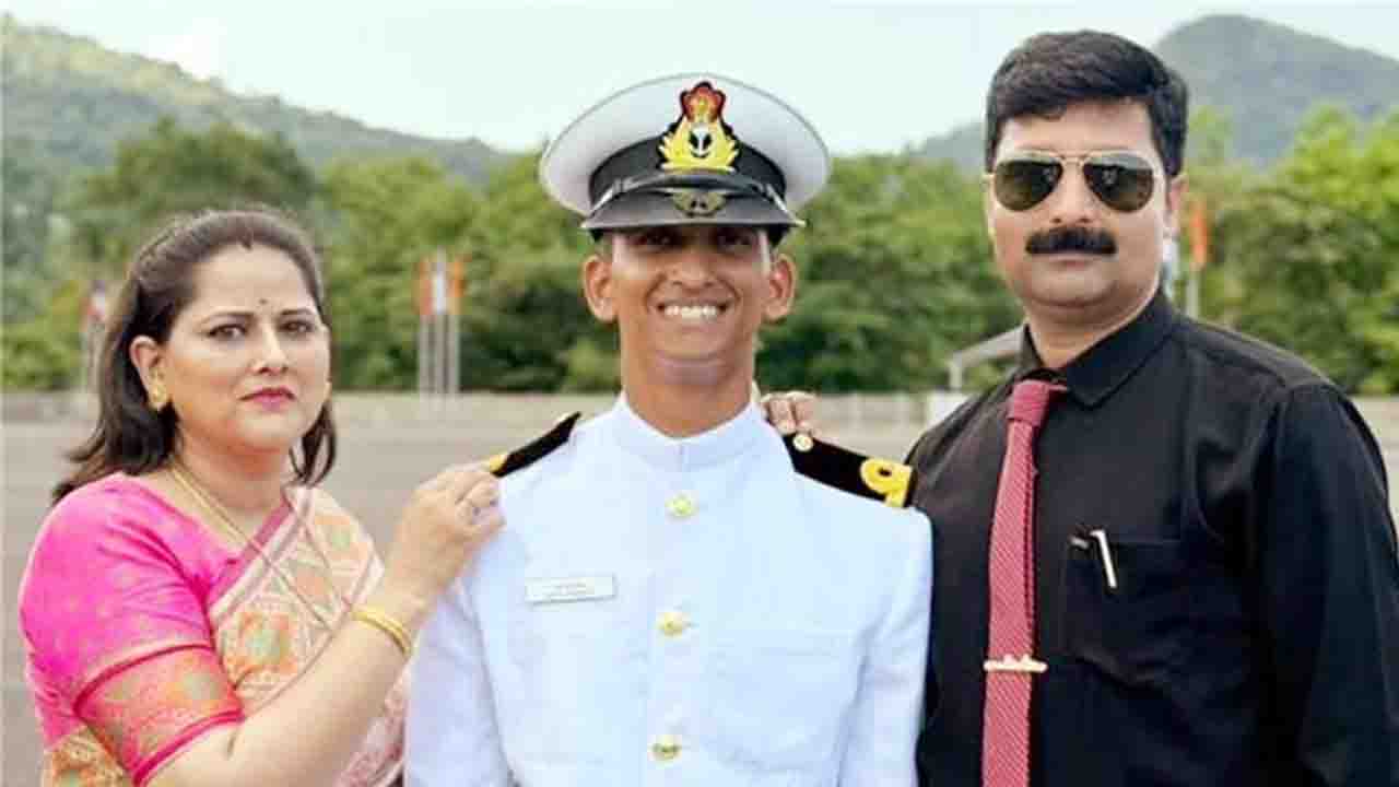 HOME 12 Kangra News: आरिन रनौत ने बढ़ाया प्रदेश का मान, भारतीय नौसेना में बने अफसर