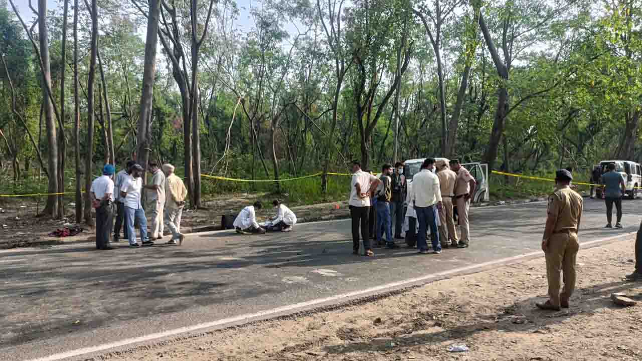 Chandigarh Cashier Murder Case Accused Encounter: चंडीगढ़ जानकी दास हत्याकांड: जम्मू से लाते वक्त शूटरों ने की भागने की कोशिश, फिर जो हुआ...