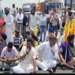 हिमाचल में शुक्रवार को चार कोरोना संक्रमितों की मौत 1 एंट्री टैक्स के खिलाफ हिमाचल बॉर्डर पर बड़ा आंदोलन, कीरतपुर-मनाली फोरलेन बंद, हजारों वाहन जाम में फंसे