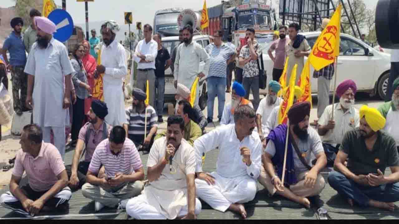 Himachal Entry Tax Protest: एंट्री टैक्स के खिलाफ हिमाचल बॉर्डर पर बड़ा आंदोलन, कीरतपुर-मनाली फोरलेन बंद, हजारों वाहन जाम में फंसे