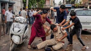 Himachal Police beaten News: सिरमौर में चालान काटने से भड़के पति-पत्नी ने पुलिसवाले को पिटा, दंपती गिरफ्तार, नाबालिग बेटा डिटेन