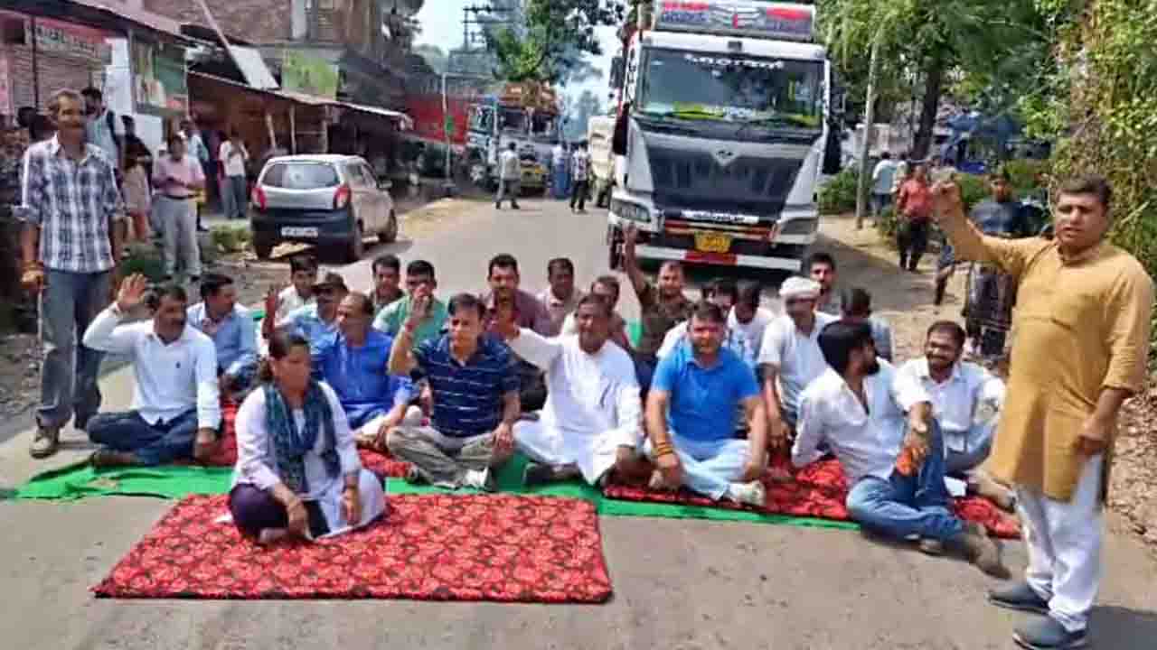Bilaspur News: जुखाला कॉलेज विवाद में 3 प्रधानों और पूर्व BDC सदस्यों समेत 8 नेताओं पर मामला दर्ज, जानें क्या है पूरा मामला