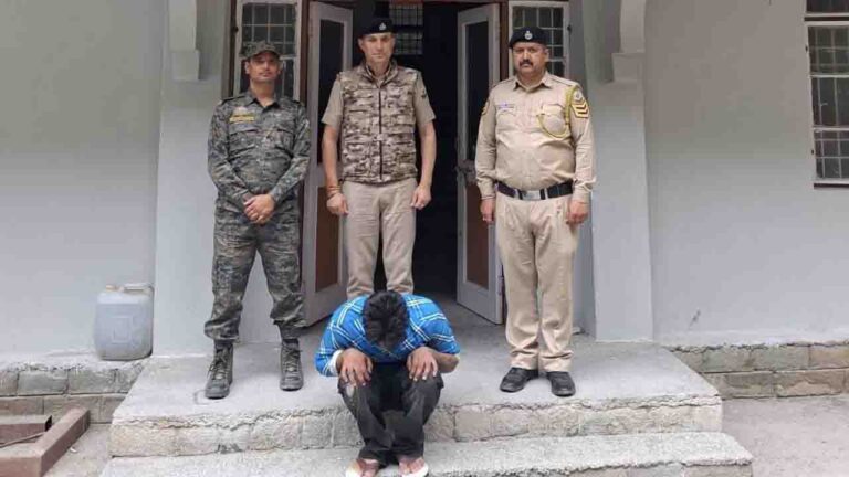 Kasol Firing Case: कसोल फायरिंग केस में पुलिस की बड़ी कामयाबी, फरार आरोपी पंजाब से गिरफ्तार, इटली भागने की थी तैयारी